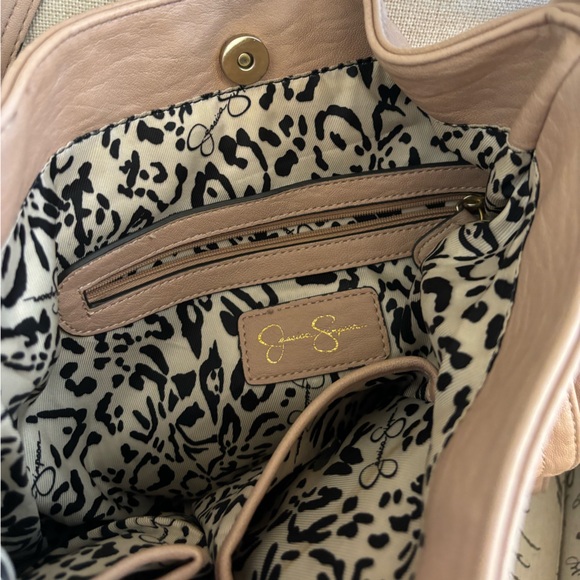 Jessica Simpson purse, light pink, black and white design inside, gold zipper - Picture 3 of 7